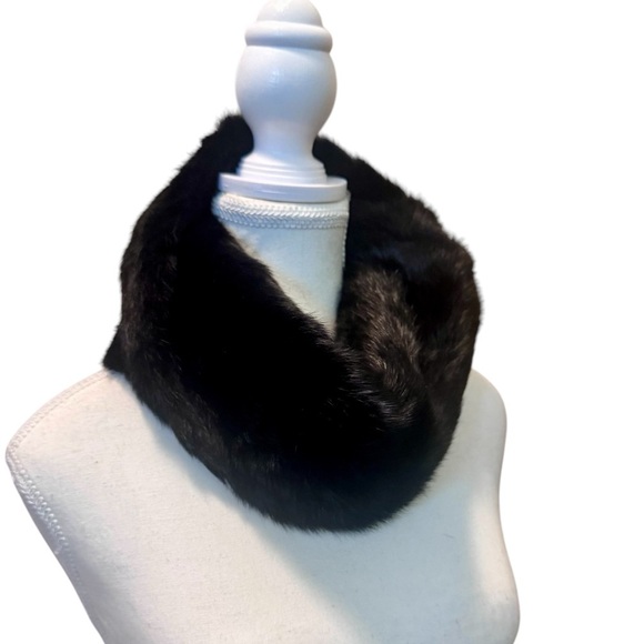 🖤Armani NWT Rabbit Fur Collar Scarf - Picture 3 of 9
